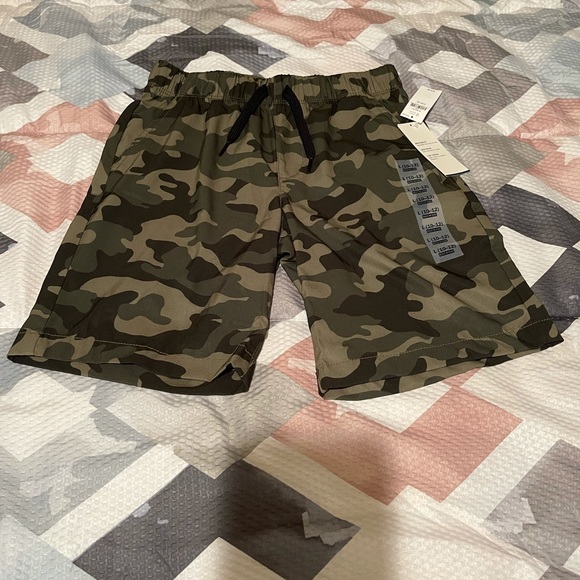 Old Navy Boys Camo Shorts Size 10/12 - Picture 2 of 2